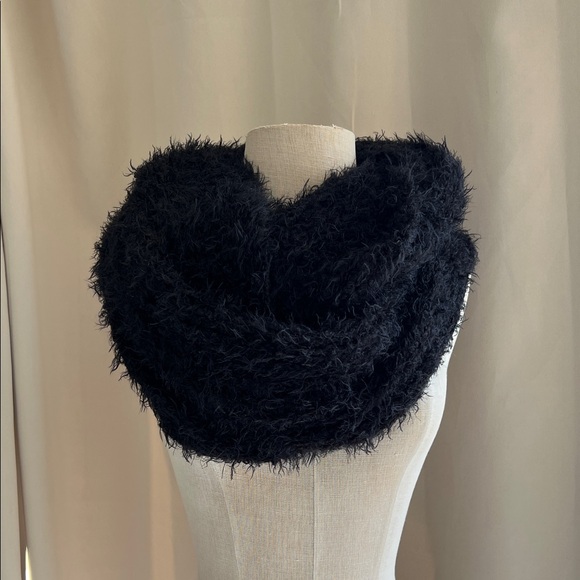 Accessories - NWOT super soft black infinity scarf